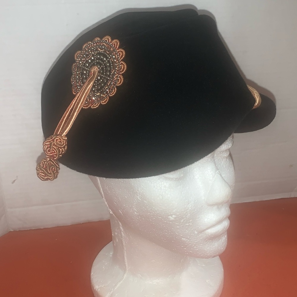 Vintage & ADORABLE Black Lazarus of Roanoke hat w/ peach details on both sides